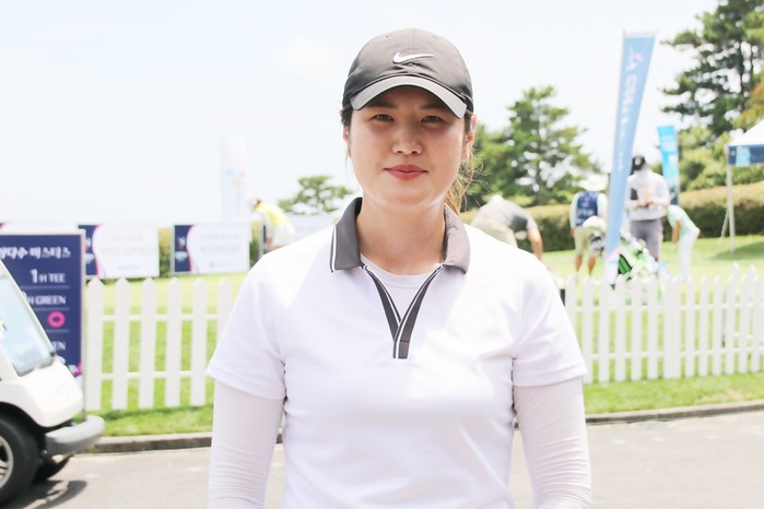 [KLPGA 믹스트존] ′깜짝 선두권′ 김수연, ＂5년간 슬럼프 겪다 좋은 성적...기분 좋다＂