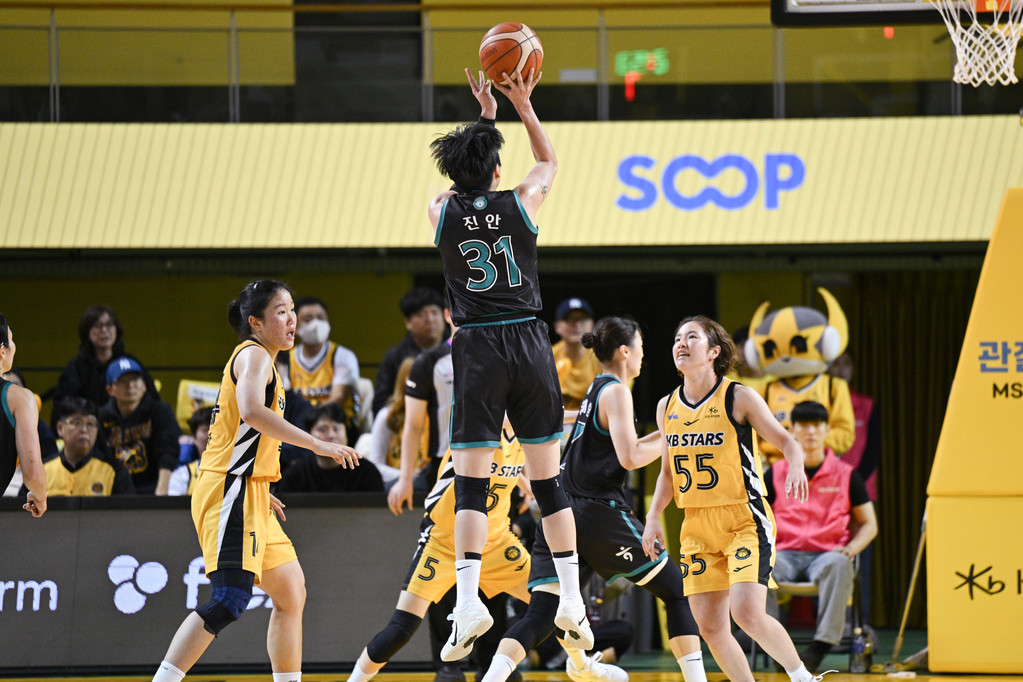 [WKBL] 박지수 연속 결장…<b>KB스타즈</b>, 시즌 첫 패배