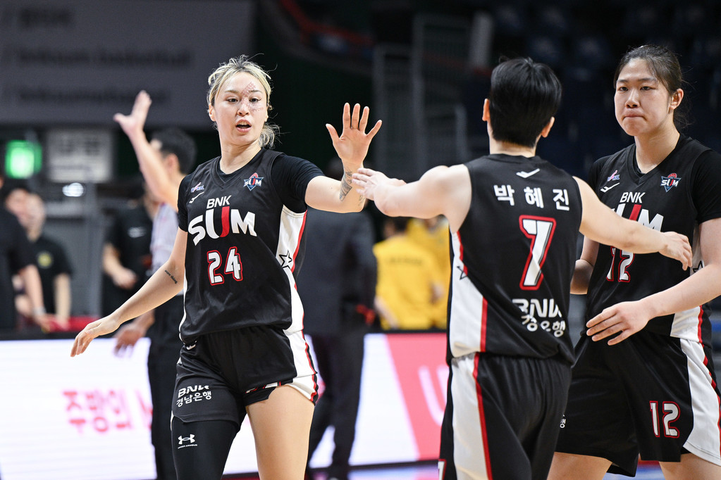 [WKBL] '리바운드 압도' <b>BNK썸</b>, KB스타즈 제압…김소니아·안혜지 '<b>더블</b>...