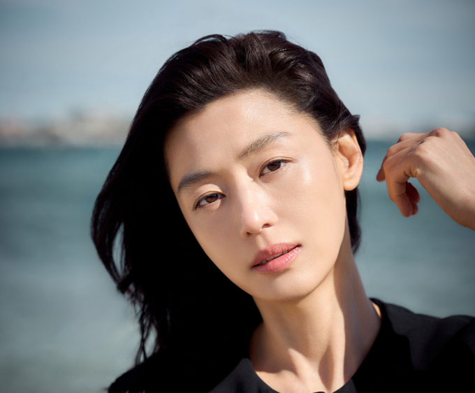 [인터뷰] ‘군체’ 전지현 “첫날 첫 신부터 곧바로 좀비 등장…전개 속도에 새삼 놀랐죠”